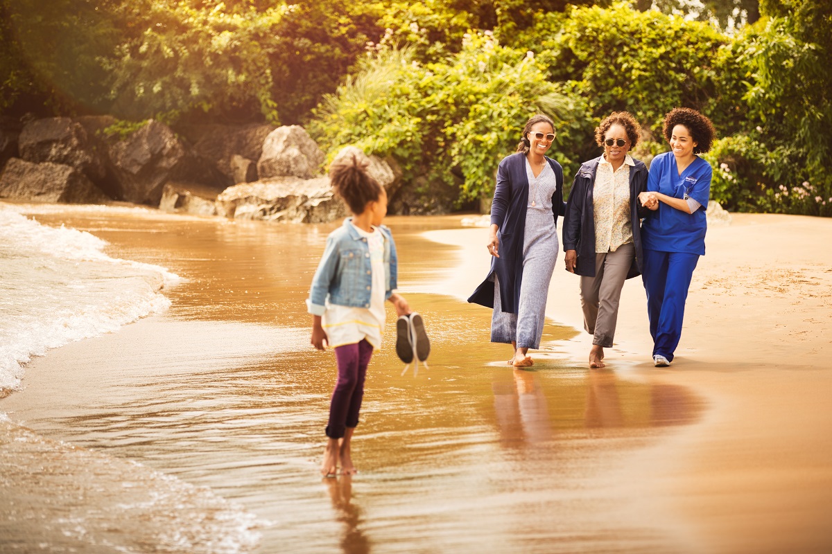 nurse walking with the patient and family