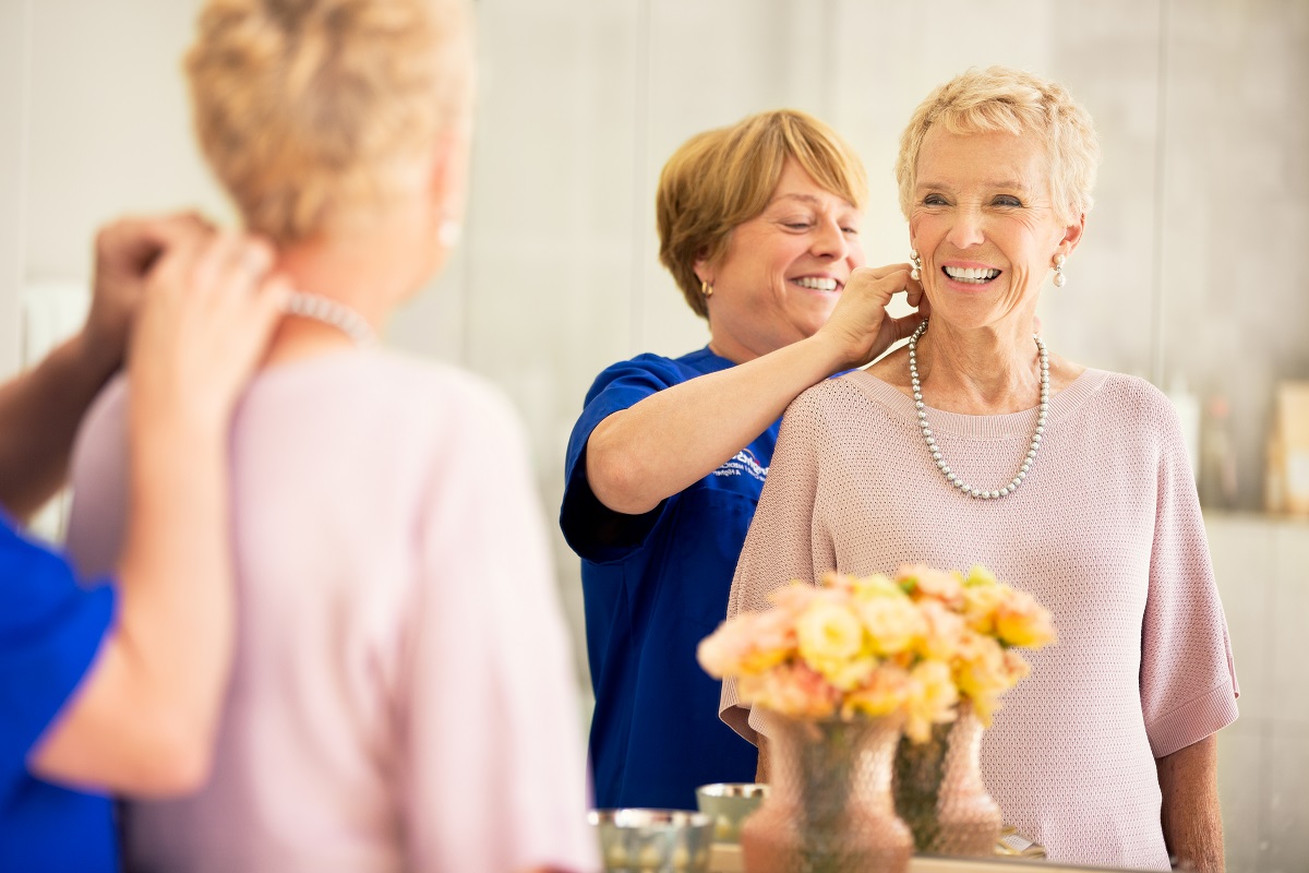 nurse with senior patient 