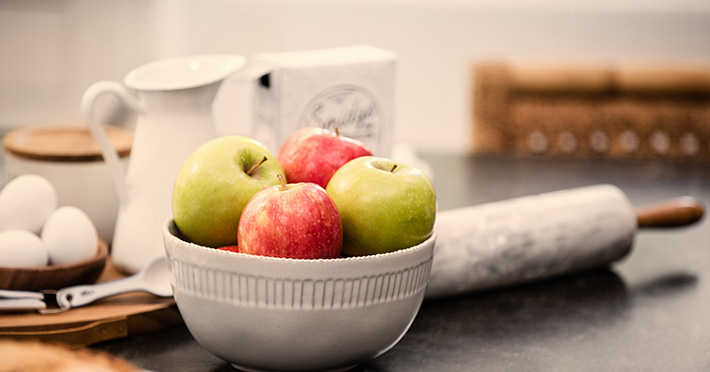 bowl of apples